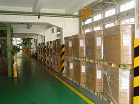 交聯(lián)機(jī)收線 聯(lián)碳原材料堆放